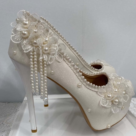 Ivory Pearl Embellished Wedding Bridal Stilletto Heels Pumps NWOT - Picture 7 of 11